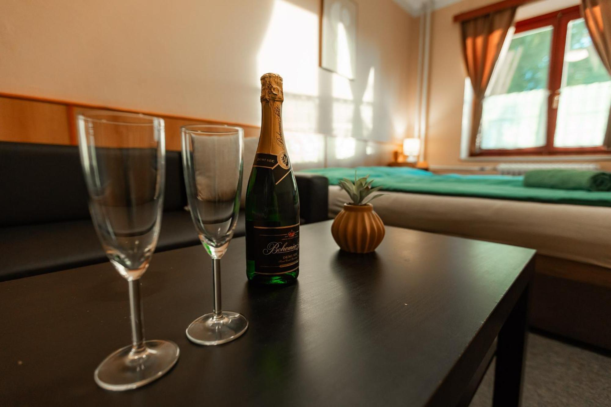Hotel Rozkos Česká Skalice Kamer foto