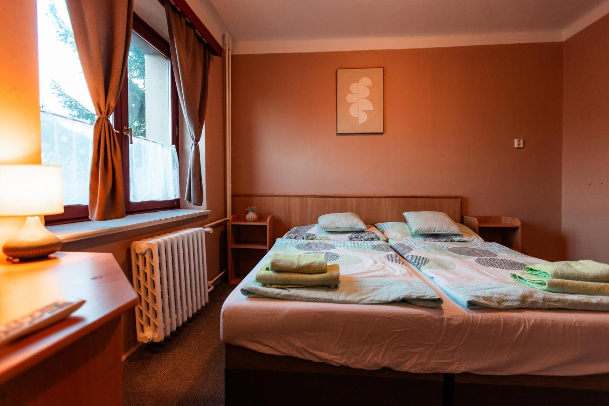 Hotel Rozkos Česká Skalice Buitenkant foto